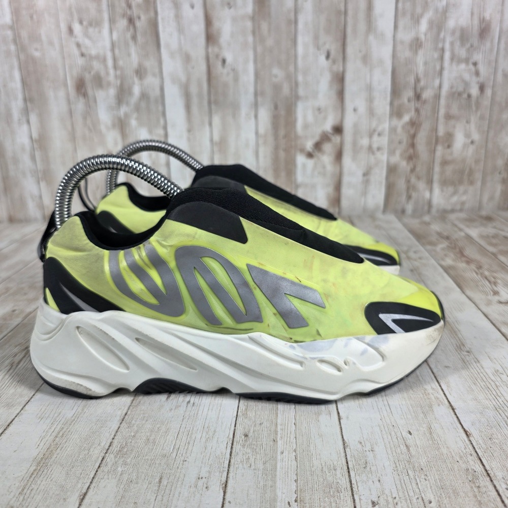 Adidas Yeezy 700 MNVN Laceless Kids Sneakers‎ Size 5 GY2055 Yellow Silver